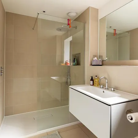 Stylish Family With Garden Dom wakacyjny