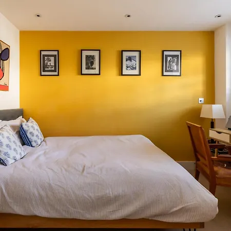 Stylish Family With Garden * Bristol