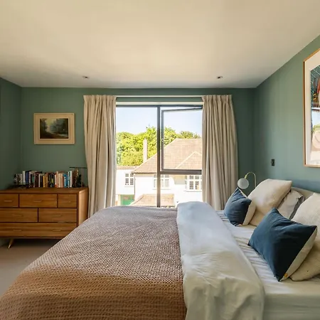 Stylish Family With Garden * Bristol