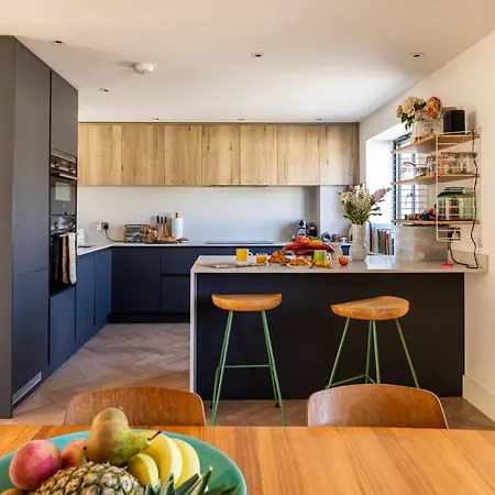 Stylish Family With Garden * Bristol