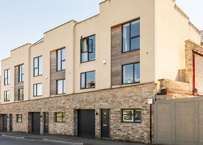 Prázdninový dům Stylish Family With Garden *