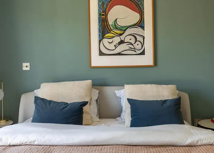 Stylish Family With Garden Holiday home *