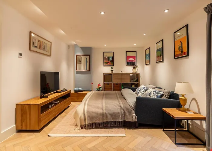 Stylish Family With Garden Holiday home Bristol