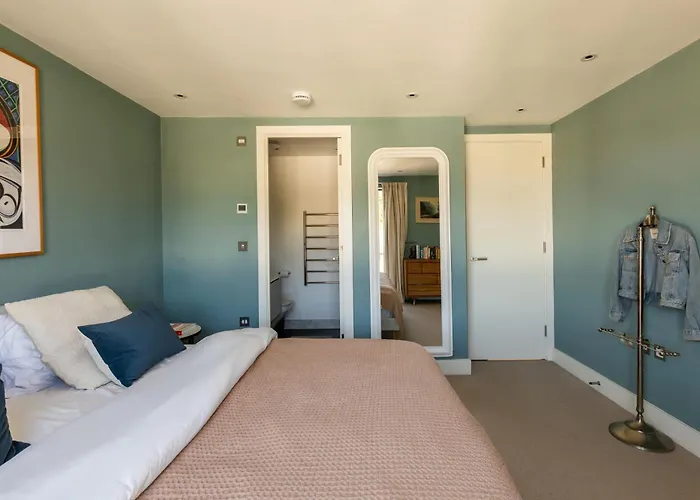 Stylish Family With Garden Holiday home