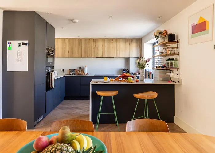 Stylish Family With Garden * Bristol