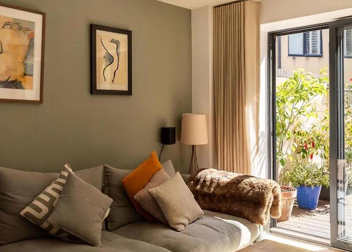 Stylish Family With Garden * Bristol