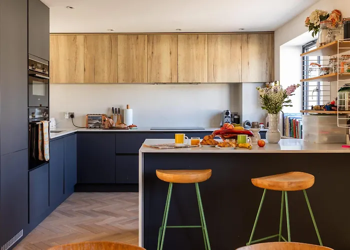 Stylish Family With Garden Holiday home *