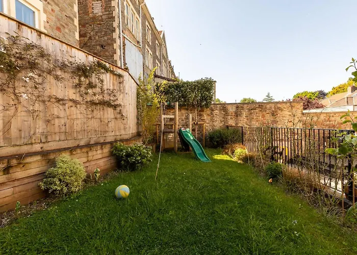 Stylish Family With Garden Holiday home *