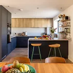 Stylish Family With Garden * Μπρίστολ