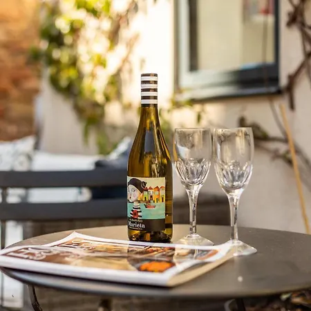 Stylish Family With Garden * 布里斯托