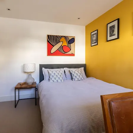 Stylish Family With Garden *