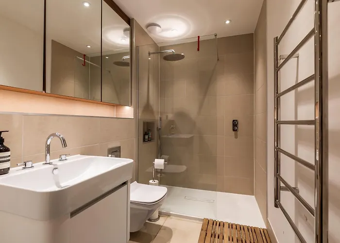 Stylish Family With Garden Nyaraló *