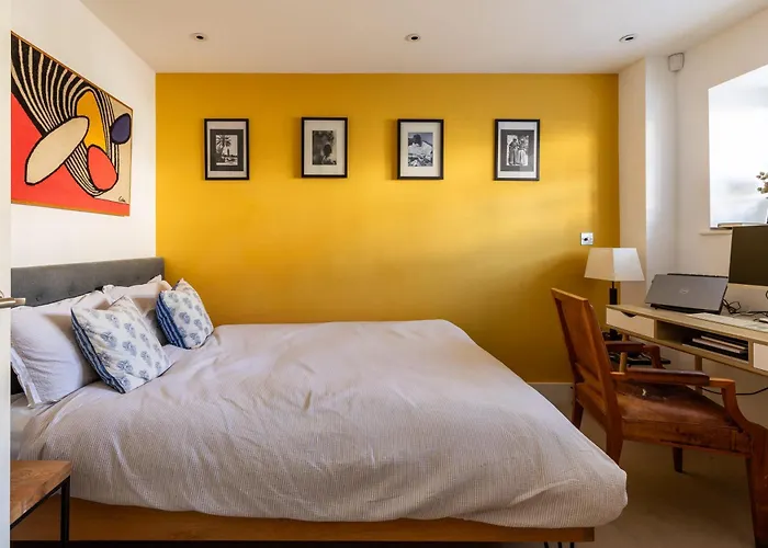 Stylish Family With Garden * Bristol