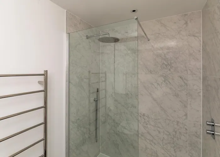 Stylish Family With Garden *